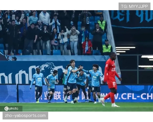 大连英博主场一球小胜 阿奇姆彭反击单刀制胜